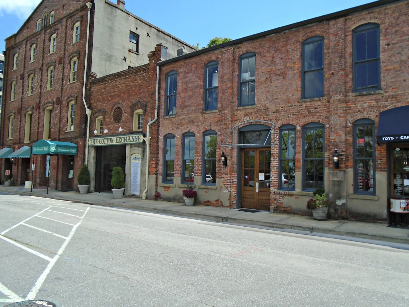 The Cotton Exchange Wilmington NC - Victorian historic buildings and wooden walkways
