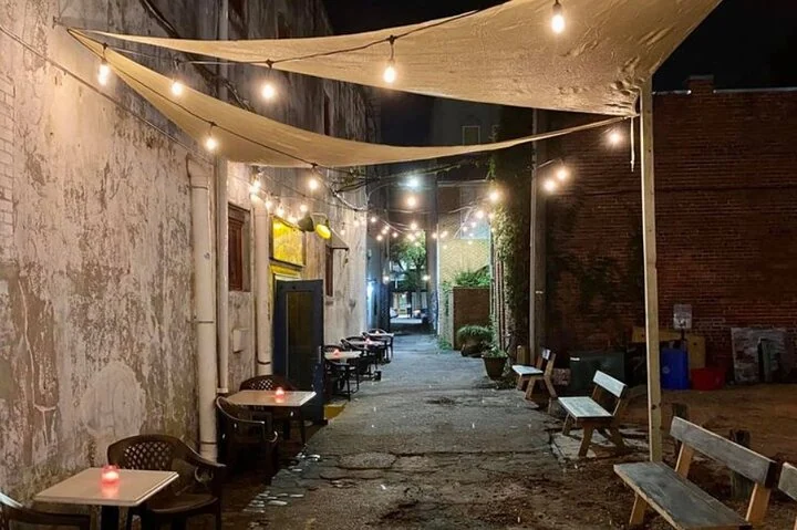 Nighttime downtown alley shown in the True Crime Tour of Wilmington promotional photograph
